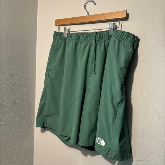 The North Face Forest Green Shorts - Picture 1 of 1